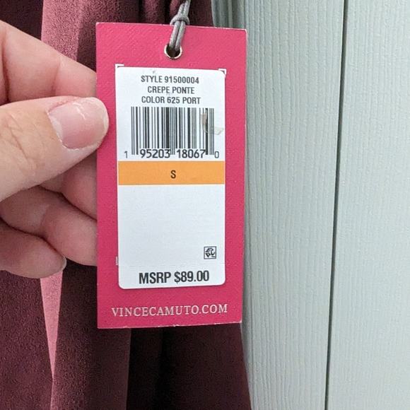 NWT Vince Camuto Asymmetrical Long Sleeve Tunic with side slit Size Small - Picture 3 of 4